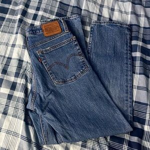 Levi’s wedgie straight jeans in size 24